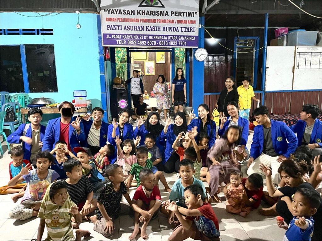 Gelar Kegiatan Buka Bersama Dengan Rumah Yayasan Kharisma Pertiwi, Ketua PIK-R UWGM Samarinda: Momen Mempererat Silaturahmi Foto Bersama PIK-R UWGM Samarinda dan Yayasan Kharisma Pertiwi. (Ist)