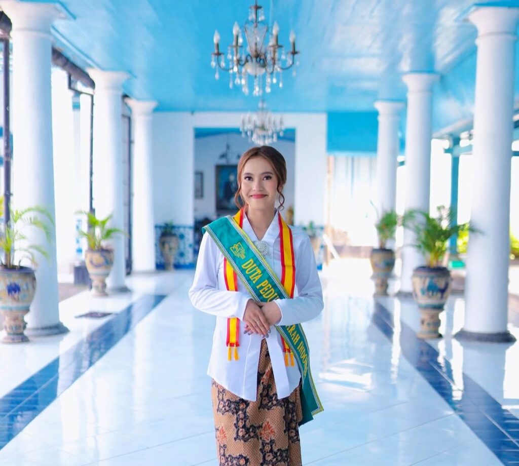 Menjawab Panggilan Kartini di Zaman Yang Tak Lagi Sama Elfrida Sentyana Siburian, Kader DPC GMNI Samarinda Winner Duta Peduli Sejarah Indonesia 2024/2025.