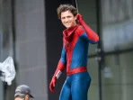 Stunt Double Tom Holland Beraksi Spektakuler di NYC